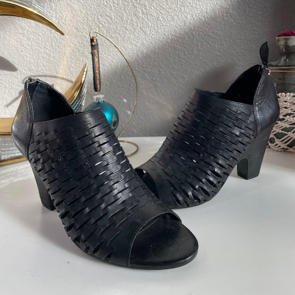 Franco Sarto Salito Perforated Shoes Size 7.5